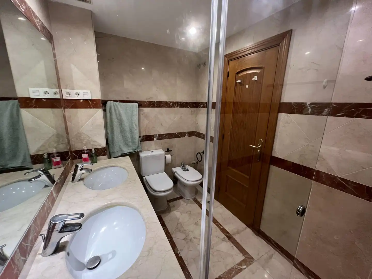 Badezimmer von Wohnungen zur Miete in Marbella mit Klimaanlage, Heizung und Terrasse