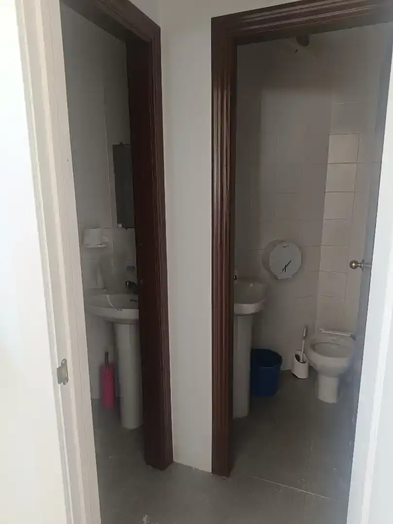 Baño de Planta baja de alquiler en Dos Hermanas con Aire acondicionado