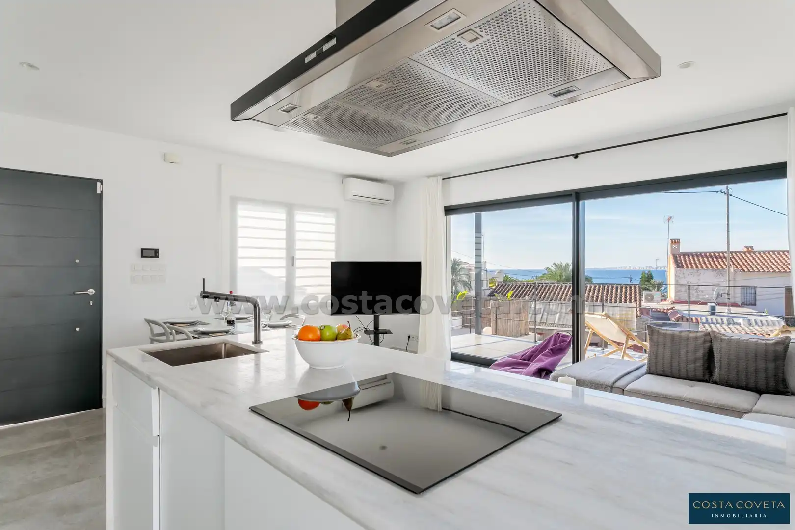 Cuina de Casa o xalet en venda en El Campello amb Aire condicionat, Jardí privat i Terrassa