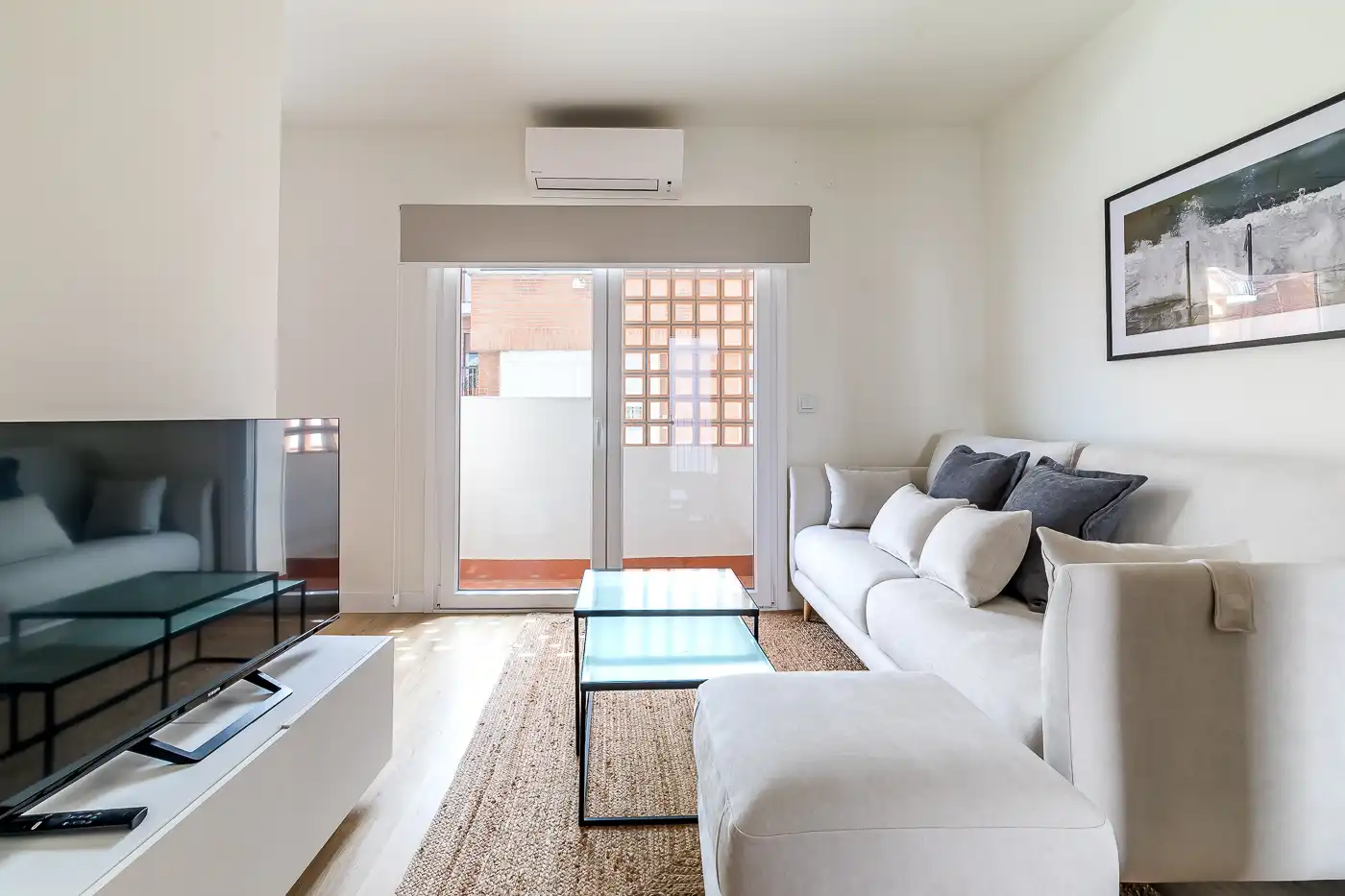 Living room of Flat for rent in Madrid  with Furnished, Oven and Balcony