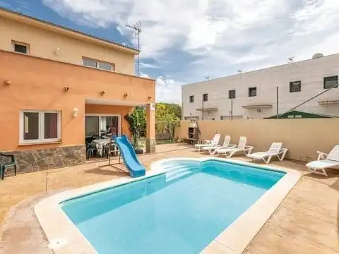 Casa con piscina in vendita a Aiguaviva Parc