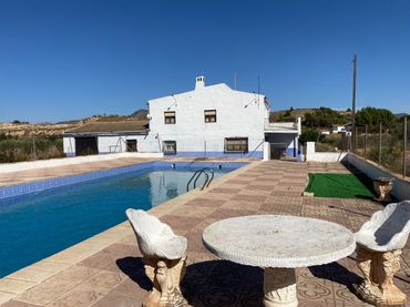 House with pool for sale in Sax