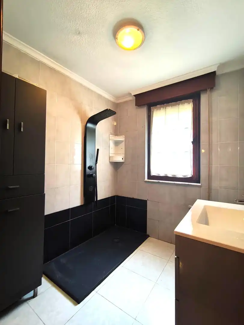 Baño de Casa o chalet en venta en Villaescusa (Cantabria) con Calefacción, Jardín privado y Terraza