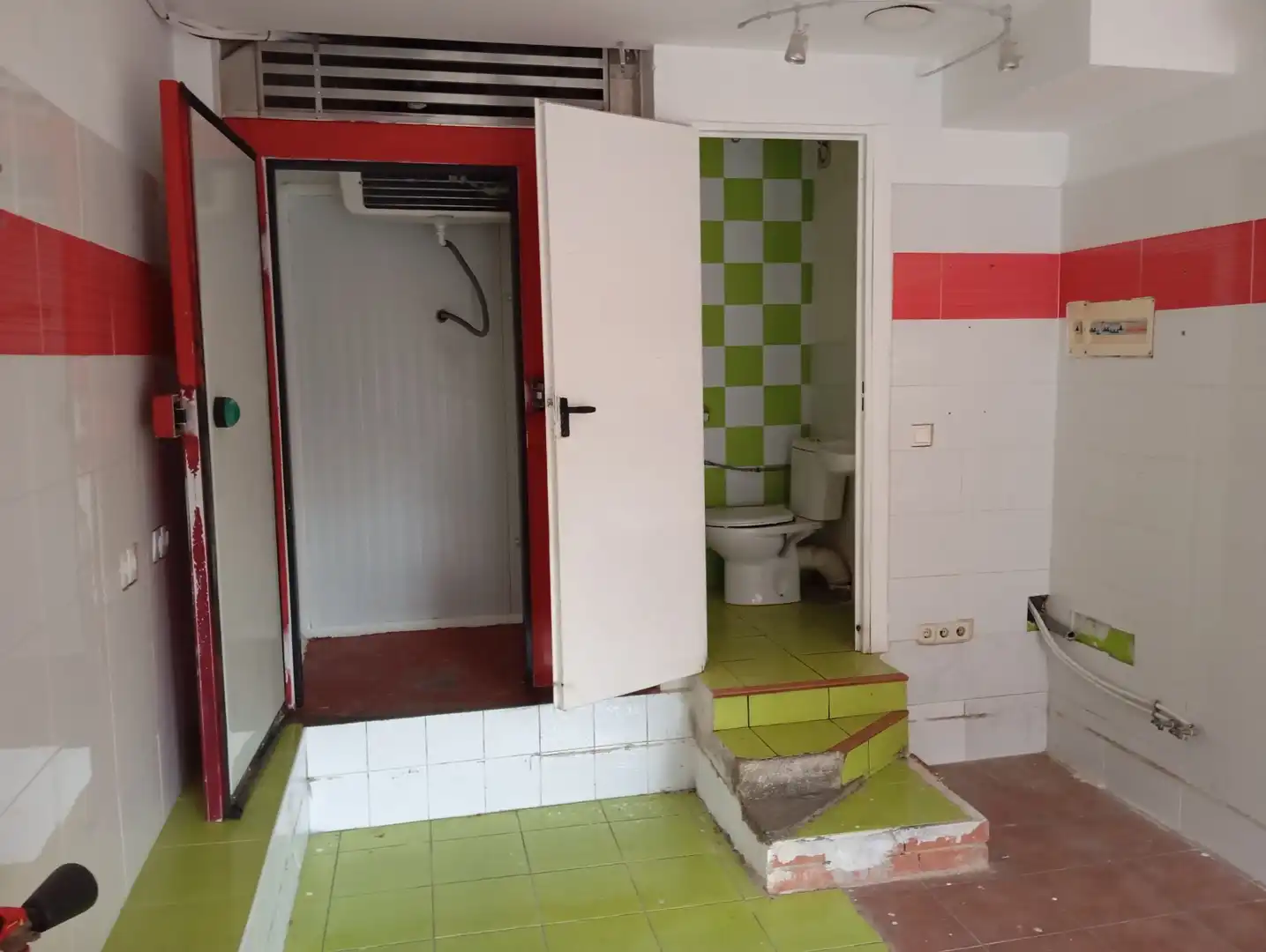 Bany de Local de lloguer en Quijorna amb Aire condicionat
