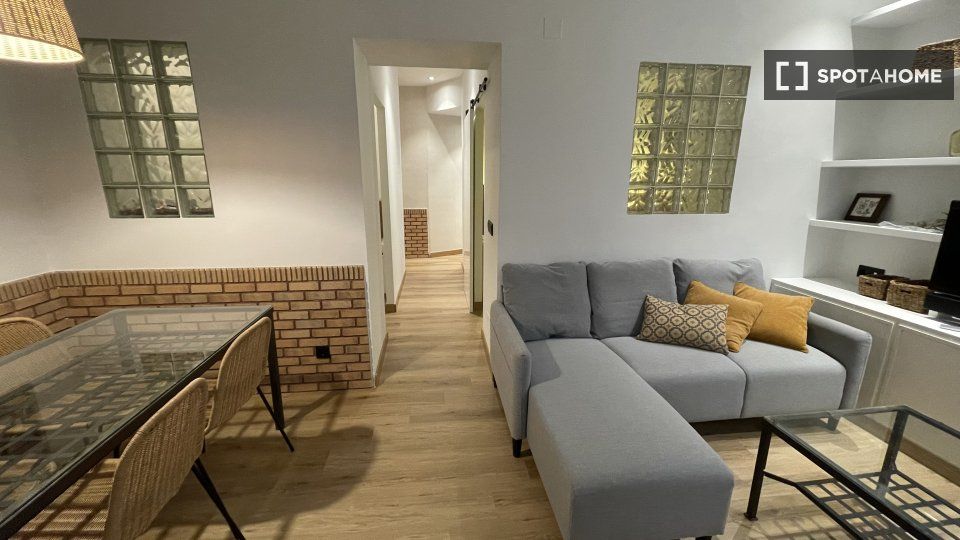Living room of Flat to rent in  Madrid Capital  with Air Conditioner, Heating and Furnished
