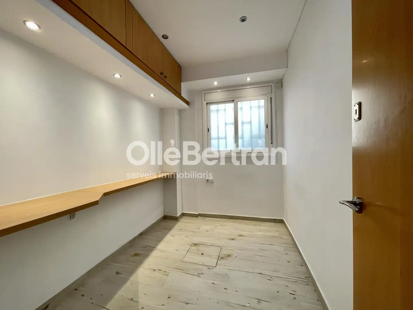 Habitación de Oficina de alquiler en L'Hospitalet de Llobregat