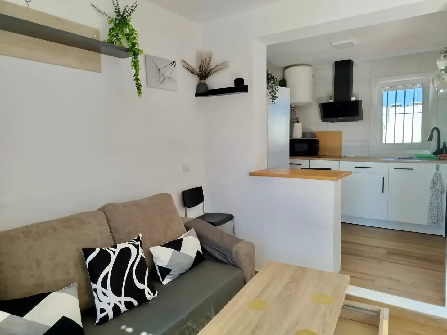 Sala d'estar de Apartament en venda en El Puerto de Santa María amb Aire condicionat i Moblat