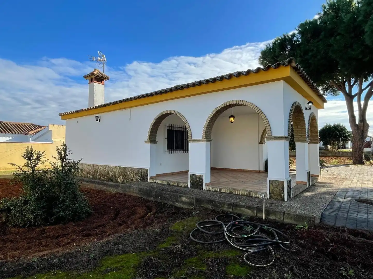 Vista exterior de Casa o chalet en venta en Chiclana de la Frontera con Jardín privado, Terraza y Trastero