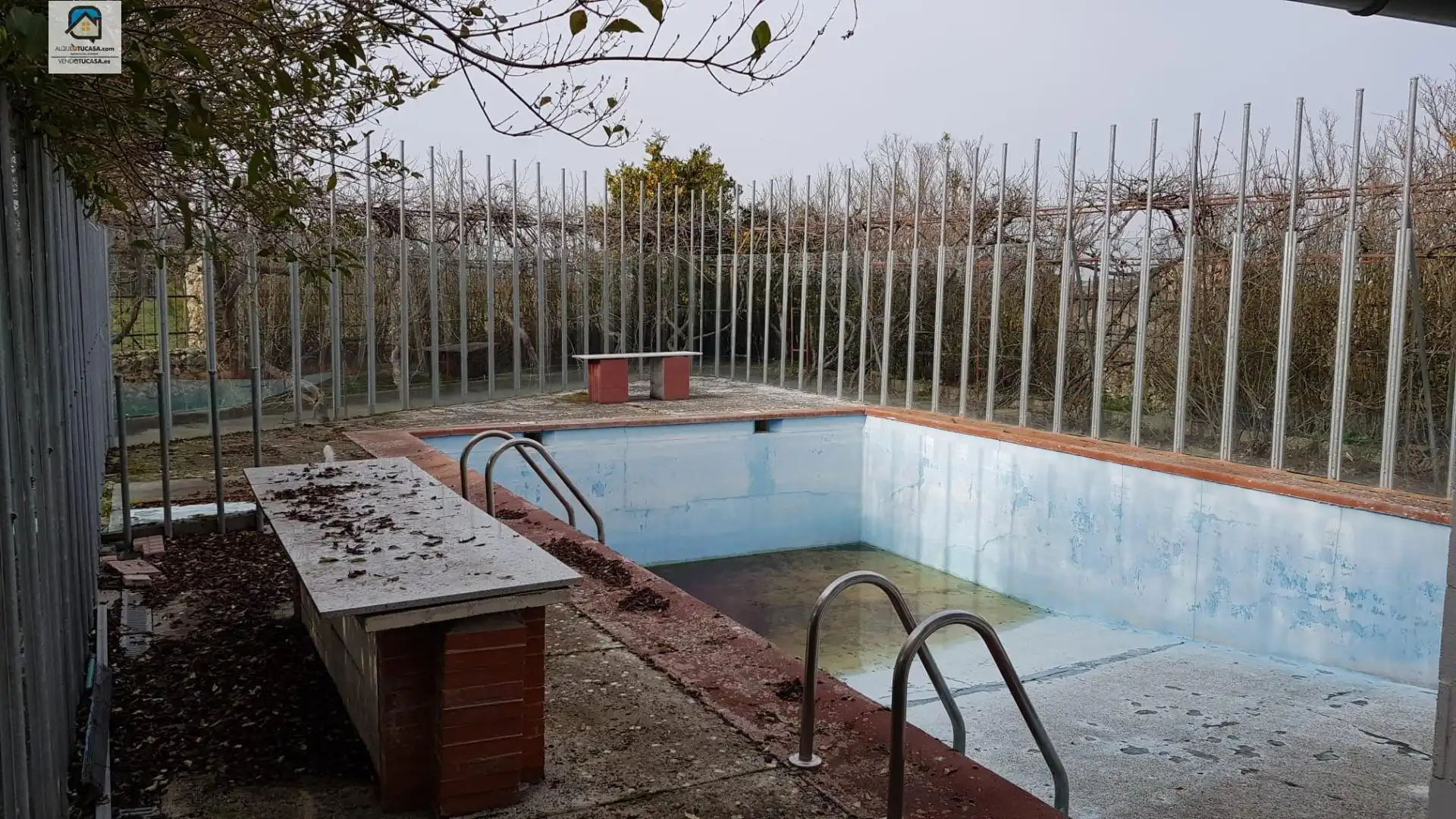 Piscina de Casa o xalet en venda en Palencia amb Jardí privat, Terrassa i Piscina