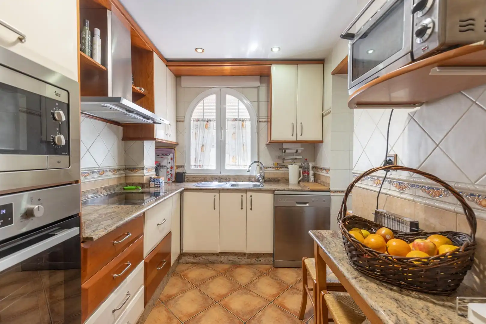 Kitchen of Houses for sale in Granada  with Air Conditioner, Heating and Storage room