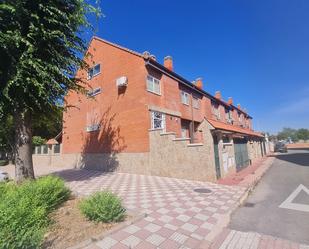 Exterior view of Single-family semi-detached for sale in Velilla de San Antonio  with Air Conditioner and Swimming Pool