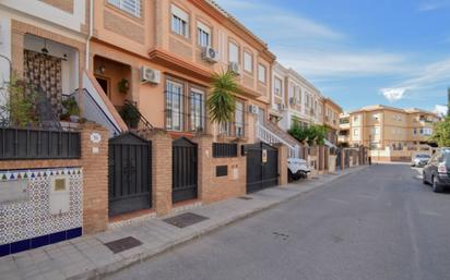 Vista exterior de Casa adosada en venda en Las Gabias amb Aire condicionat