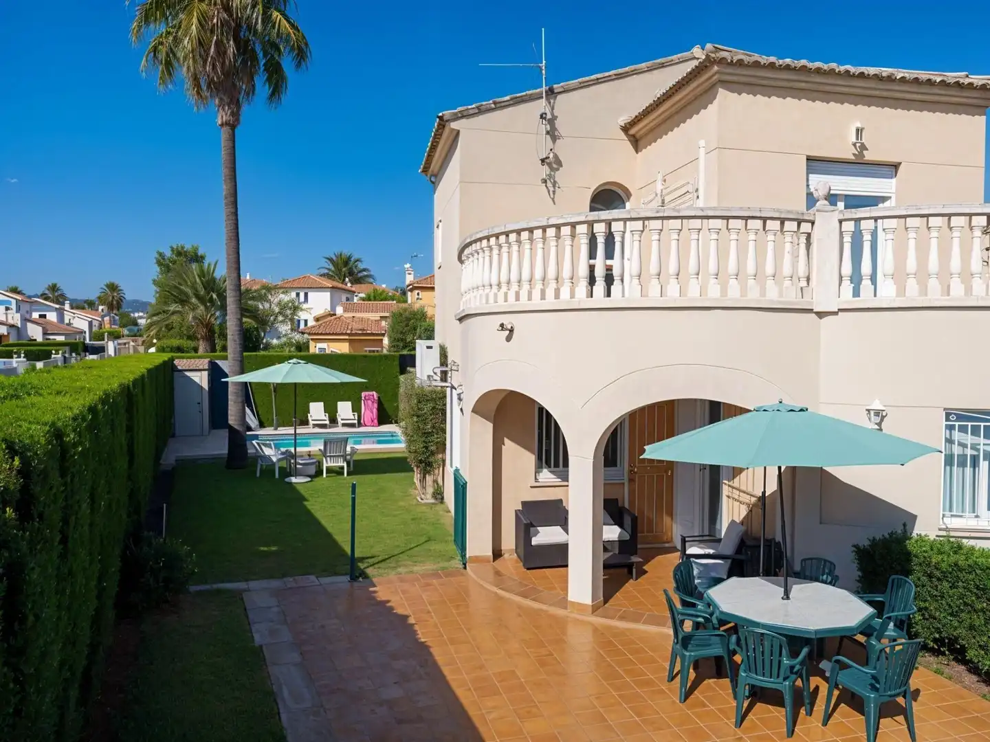 Vista exterior de Casa o xalet en venda en Oliva amb Aire condicionat, Calefacció i Jardí privat