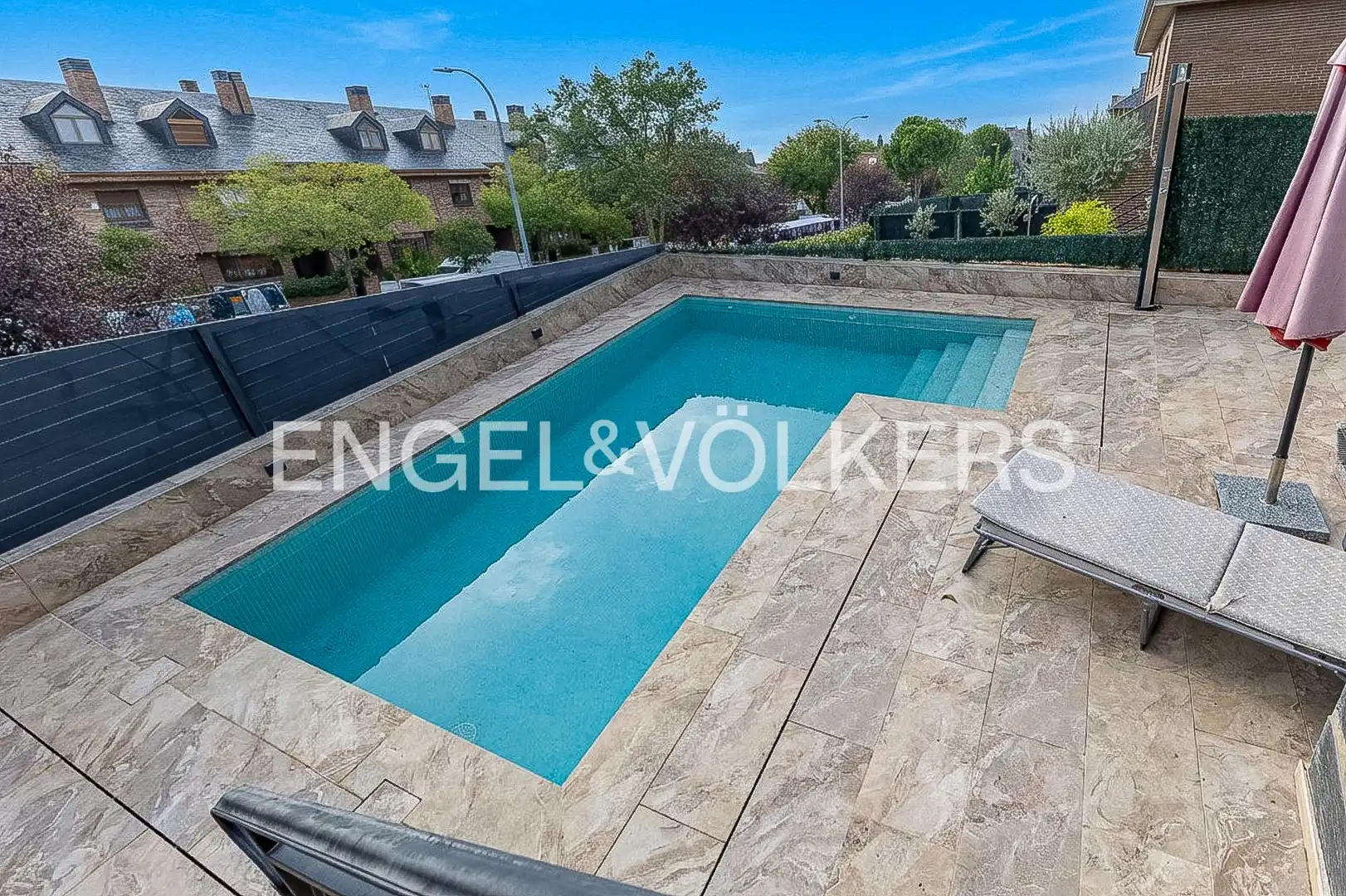 Piscina de Casa adosada en venta en El Naranjo