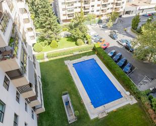 Swimming pool of Flat to rent in  Madrid Capital  with Air Conditioner and Terrace