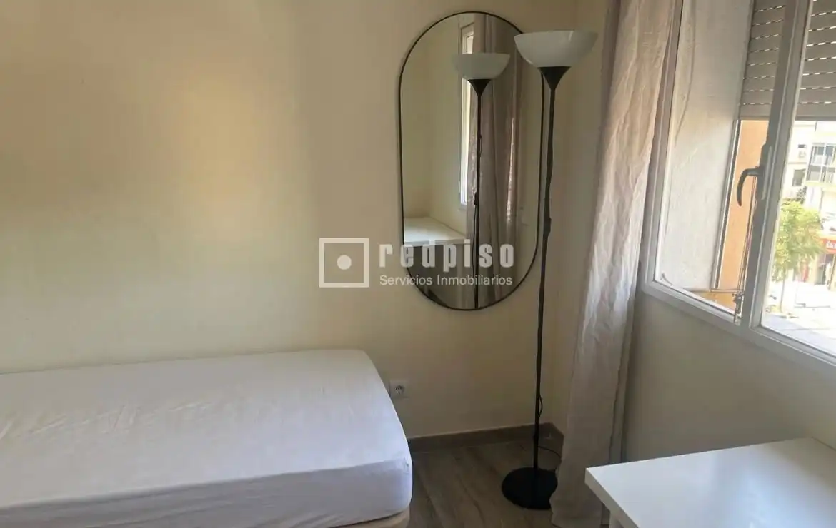 Bedroom of Flat for rent in Sevilla  with Air Conditioner, Heating and Terrace