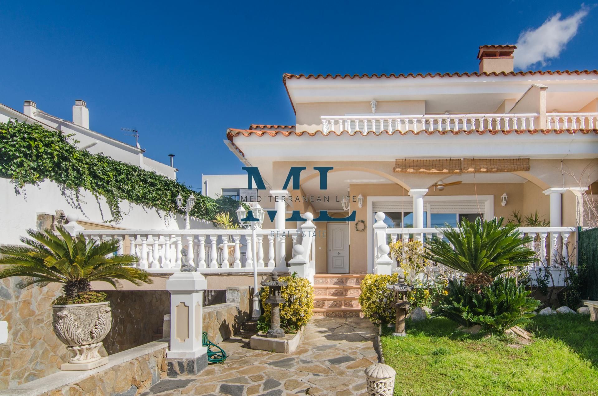 Casa adosada en venta en Mas d'En Serra - Els Cards