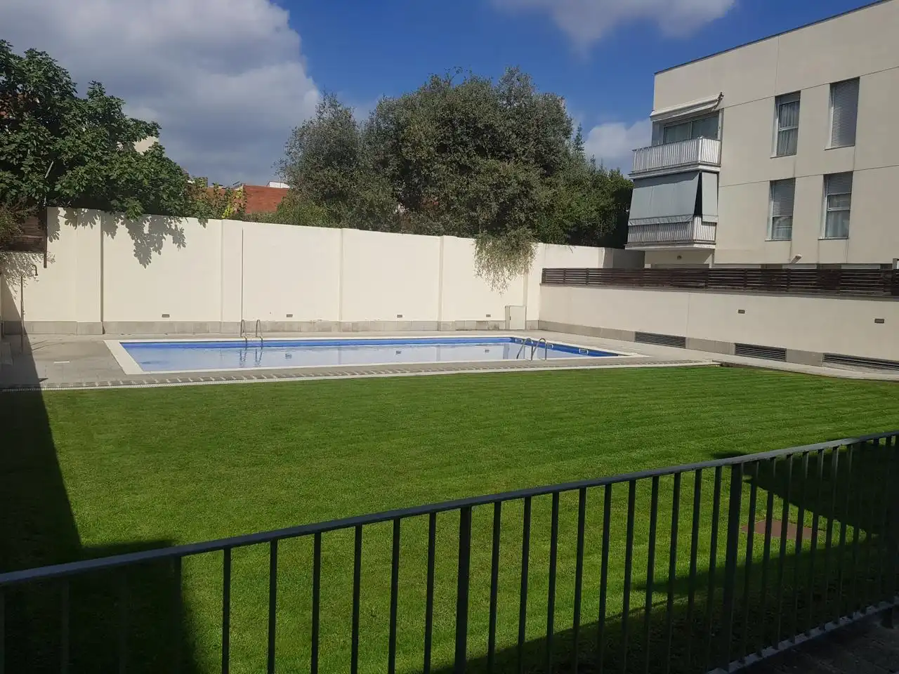 Swimming pool of Ground floor for rent in Terrassa  with Air Conditioner and Heating