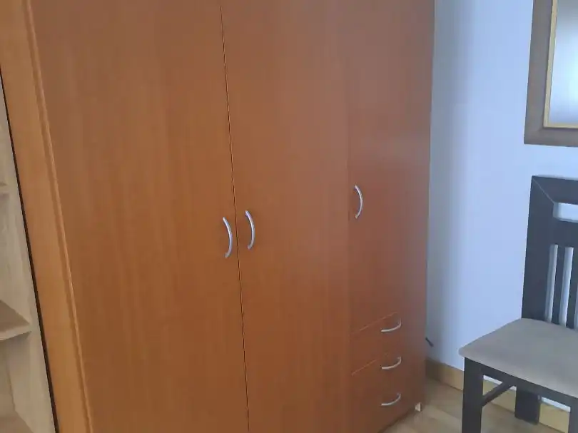 Dormitori de Pis per a compartir en Granada amb Aire condicionat, Calefacció i Parquet