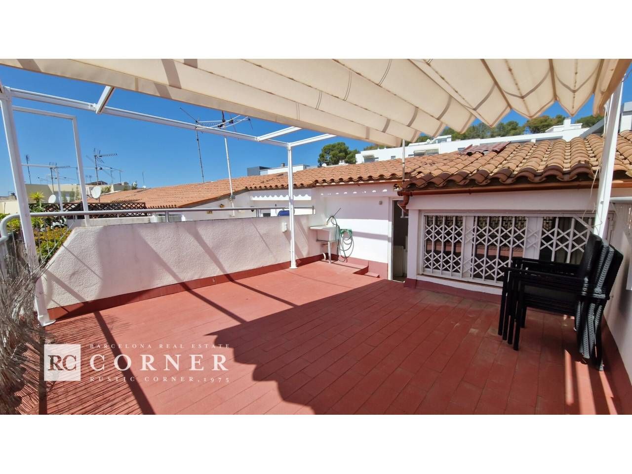 Exterior view of Single-family semi-detached for sale in Sant Just Desvern  with Heating, Parquet flooring and Terrace