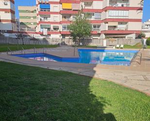 Piscina de Apartament en venda en Nerja amb Aire condicionat, Moblat i Piscina comunitària