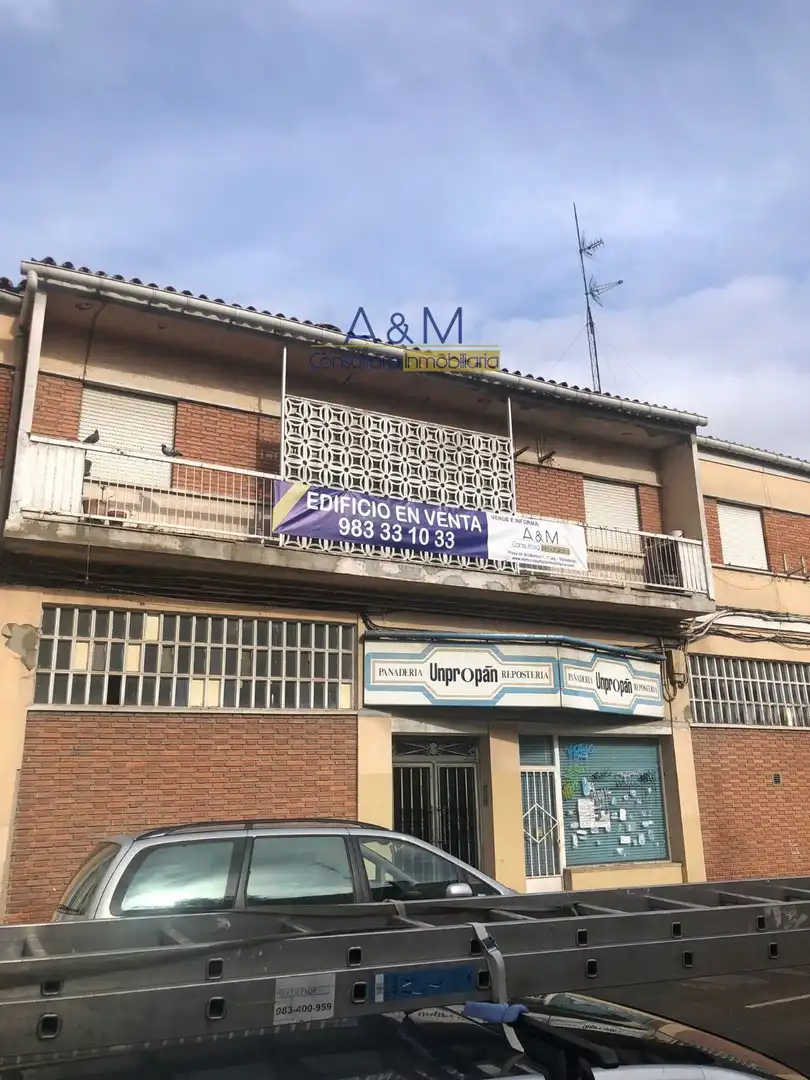 Vista exterior de Edifici en venda en Valladolid