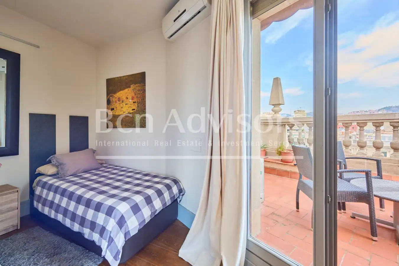 Bedroom of Attic for sale in Barcelona  with Air Conditioner, Heating and Parquet flooring