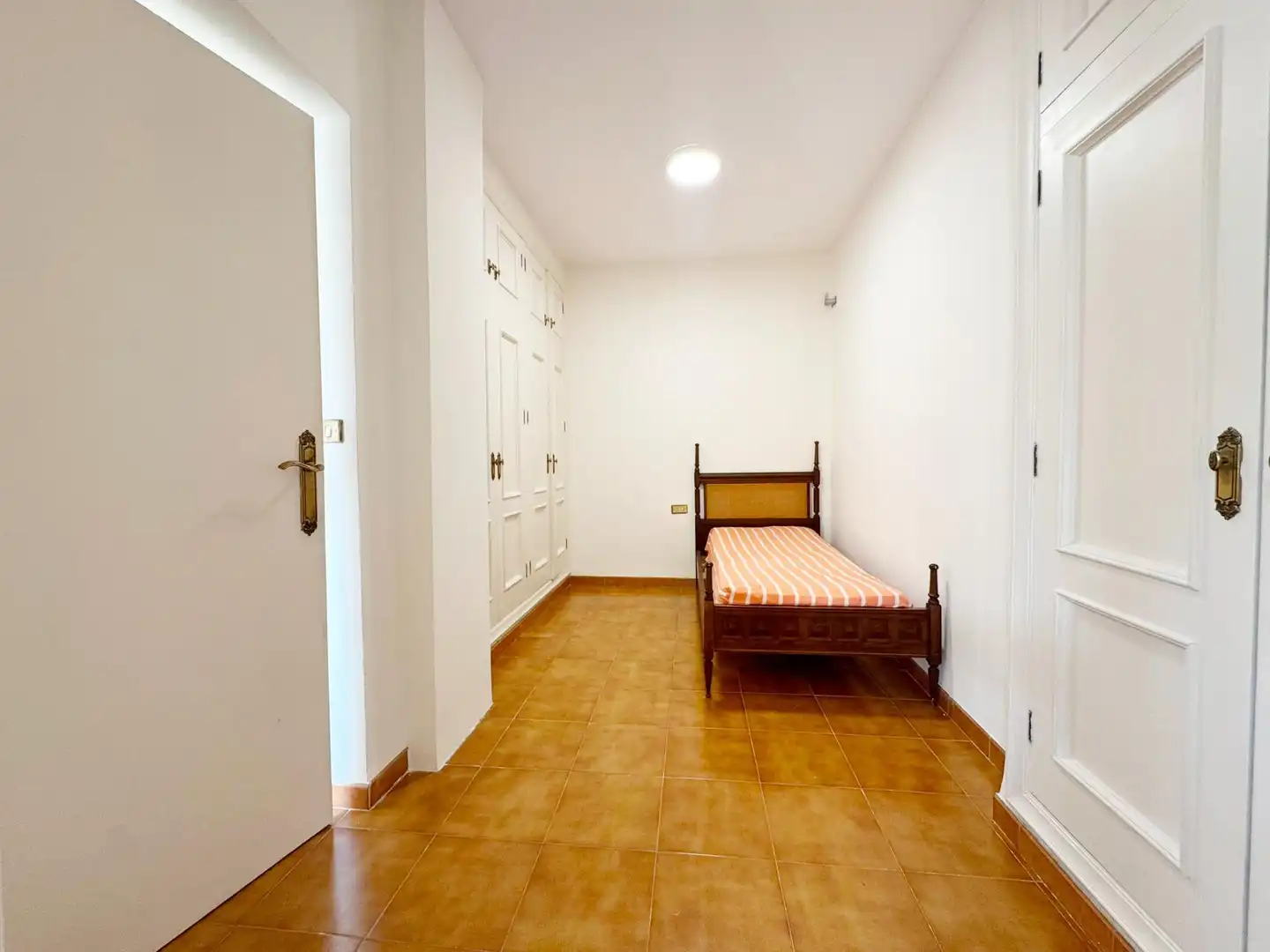 Habitación de Piso de alquiler en Dénia con Calefacción, Amueblado y Balcón