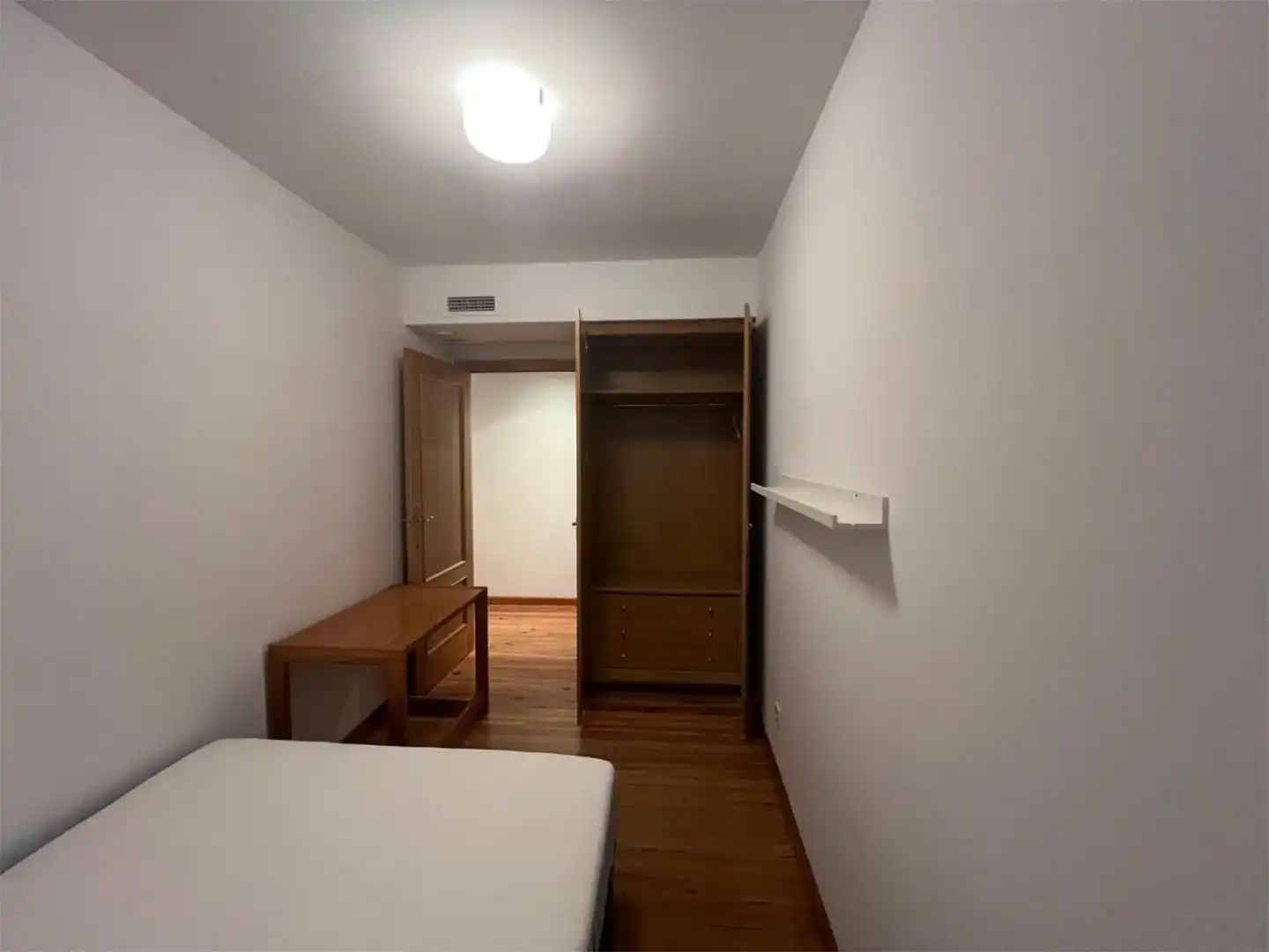Schlafzimmer von Wohnung zur Miete in  Valencia Capital mit Klimaanlage und Balkon