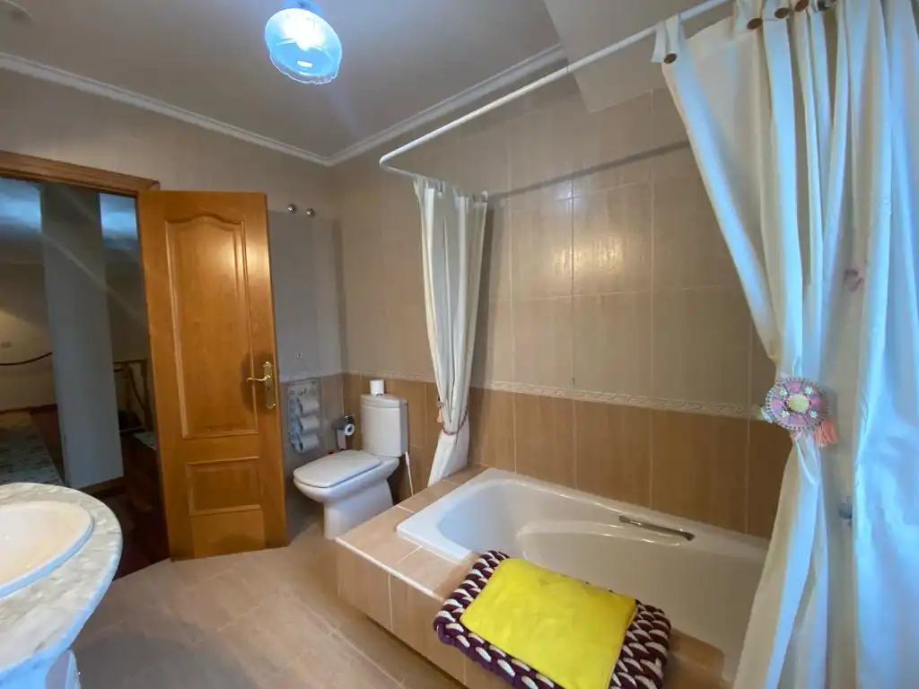 Baño de Casa o chalet en venta en O Irixo con Calefacción, Jardín privado y Parquet