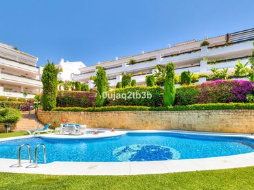 Apartament amb piscina en venda a Nueva Andalucía