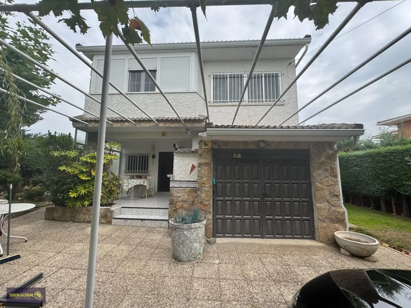 Vista exterior de Casa o xalet en venda en Cabanillas de la Sierra amb Jardí privat, Traster i Piscina