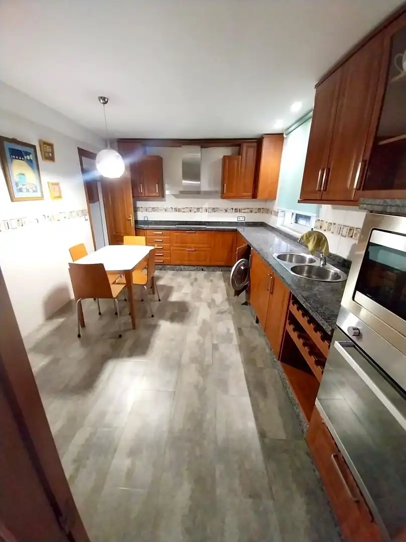 Cuina de Casa o xalet en venda en Córdoba amb Aire condicionat, Terrassa i Moblat