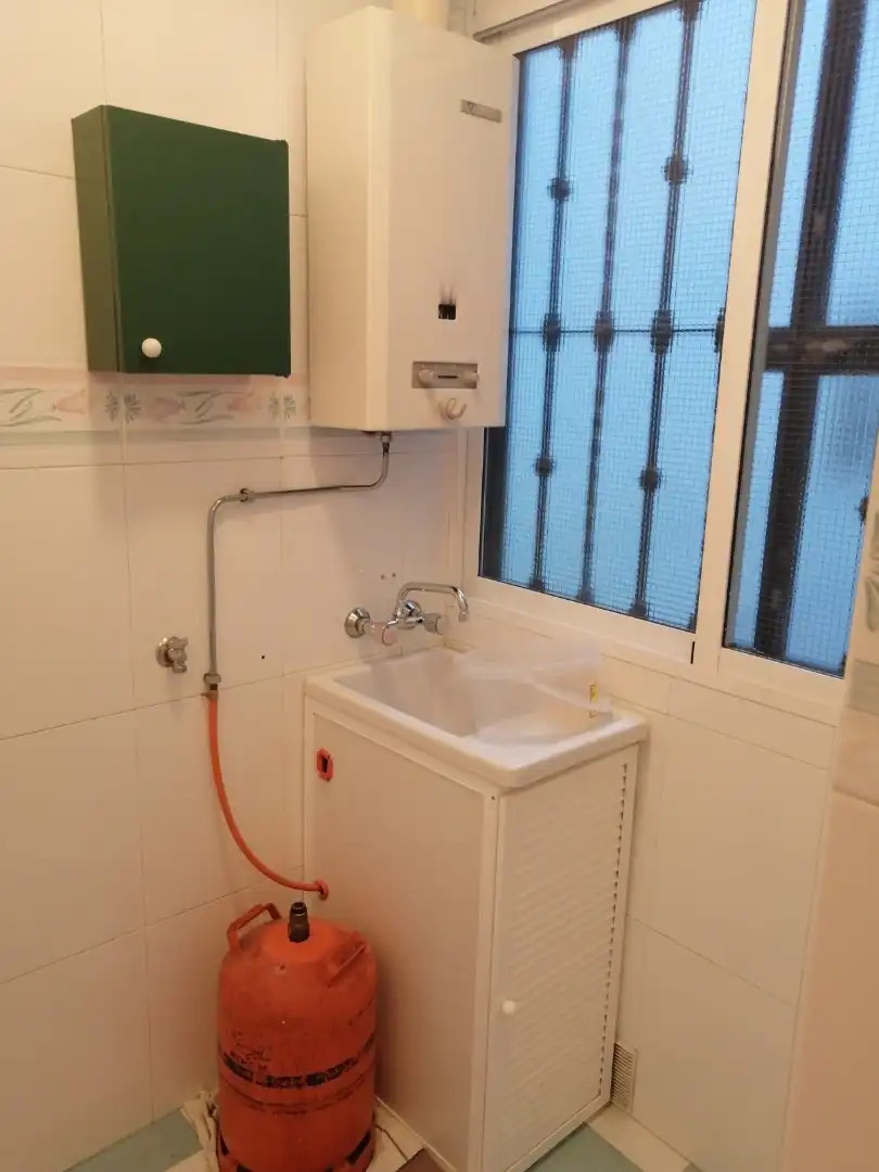 Bathroom of Flat for sale in Sevilla  with Air Conditioner, Furnished and Oven