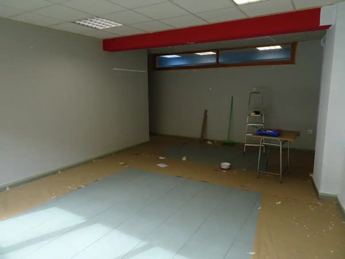 Büro zur Miete in Torrelavega  mit Klimaanlage, Abstellraum und Möbliert