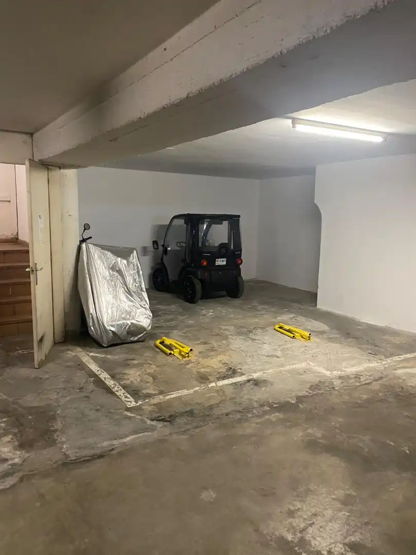 Aparcament de Casa adosada en venda en Cadaqués amb Terrassa i Moblat