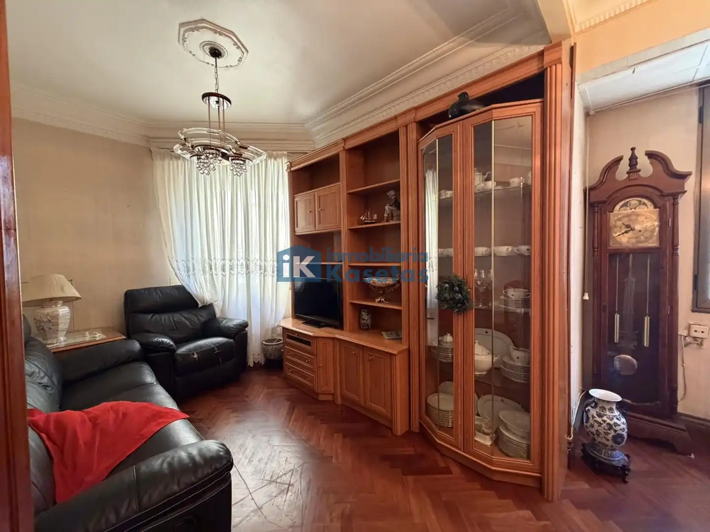 Sala d'estar de Pis en venda en Basauri  amb Calefacció