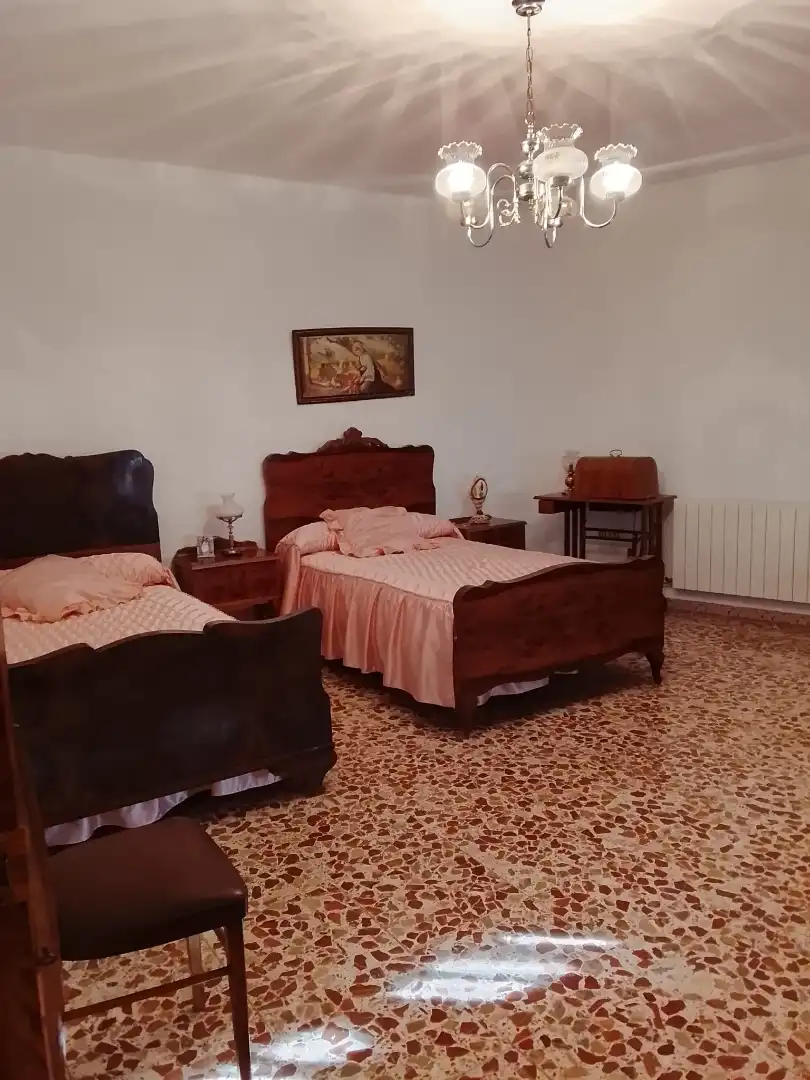 Dormitori de Casa o xalet en venda en Pozorrubielos de la Mancha amb Calefacció, Moblat i Forn