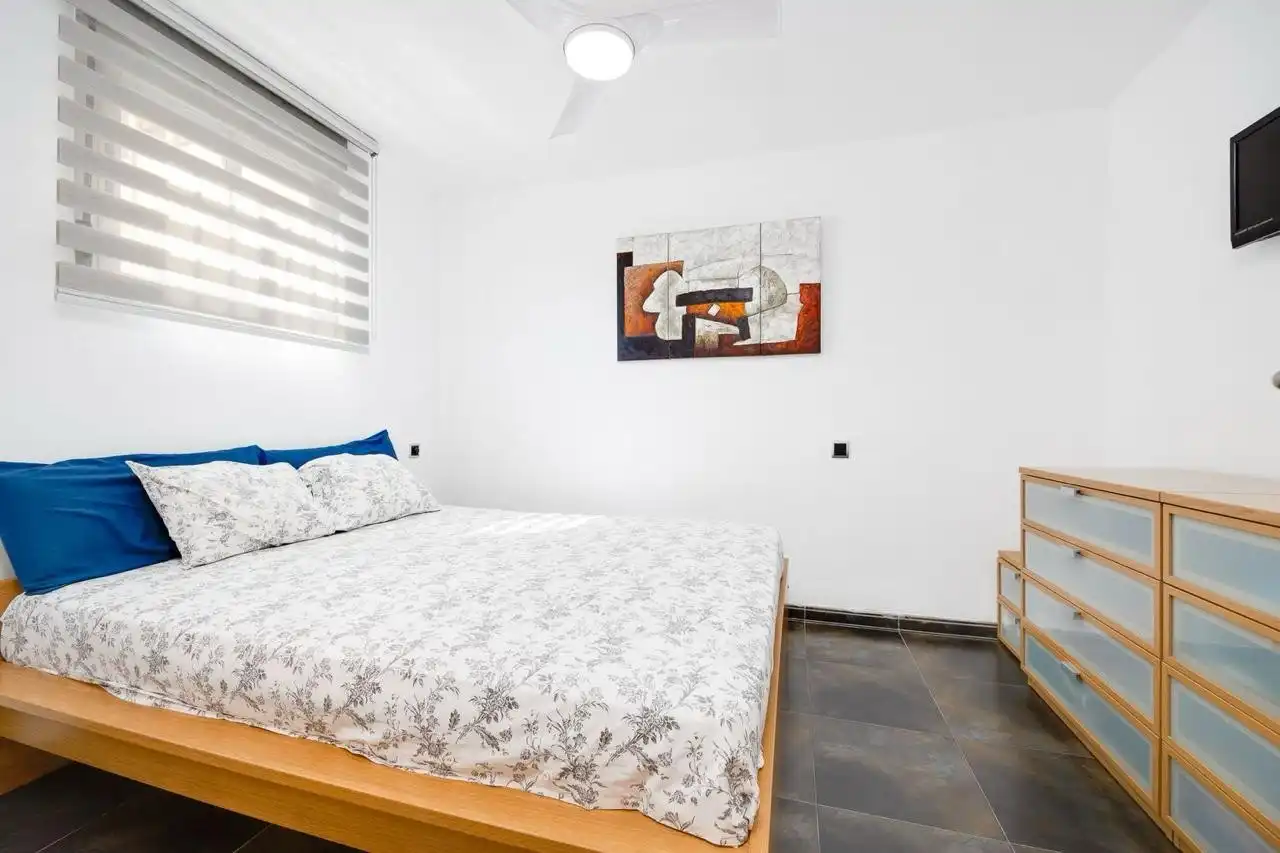 Habitación de Apartamento de alquiler en Torrevieja con Amueblado, Lavadora y Microondas