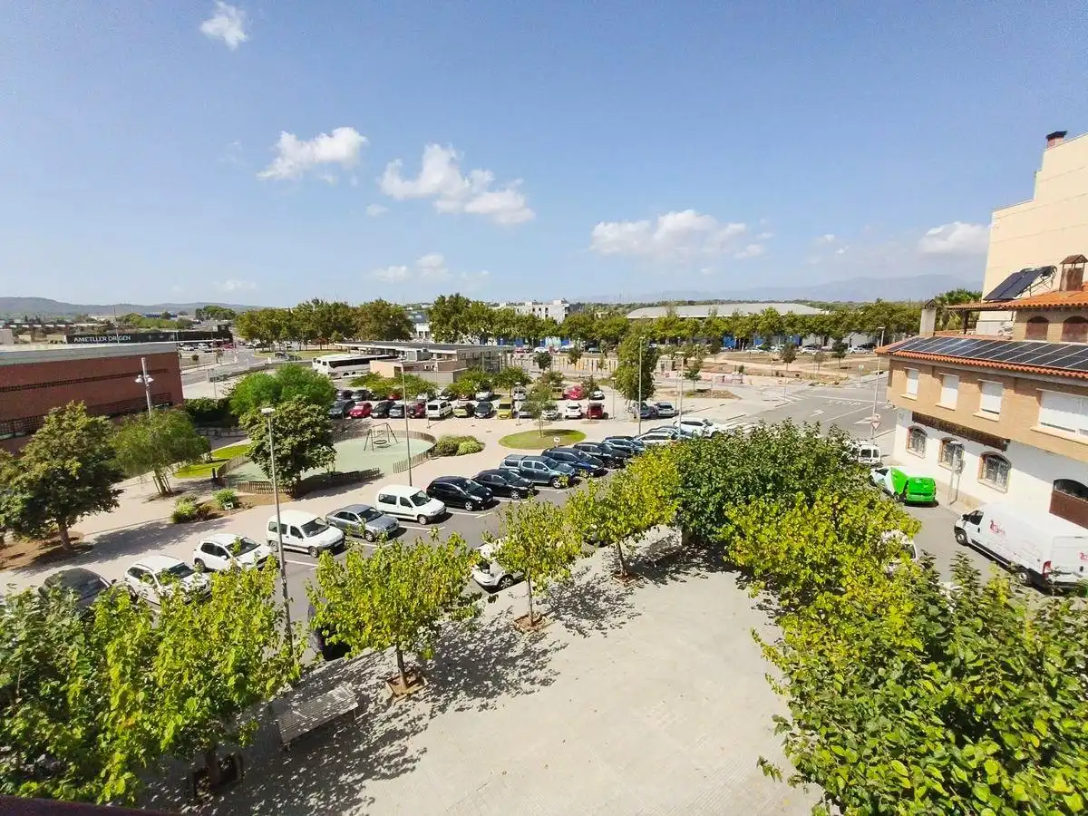 Flat with terrace for sale in Zona Hospital