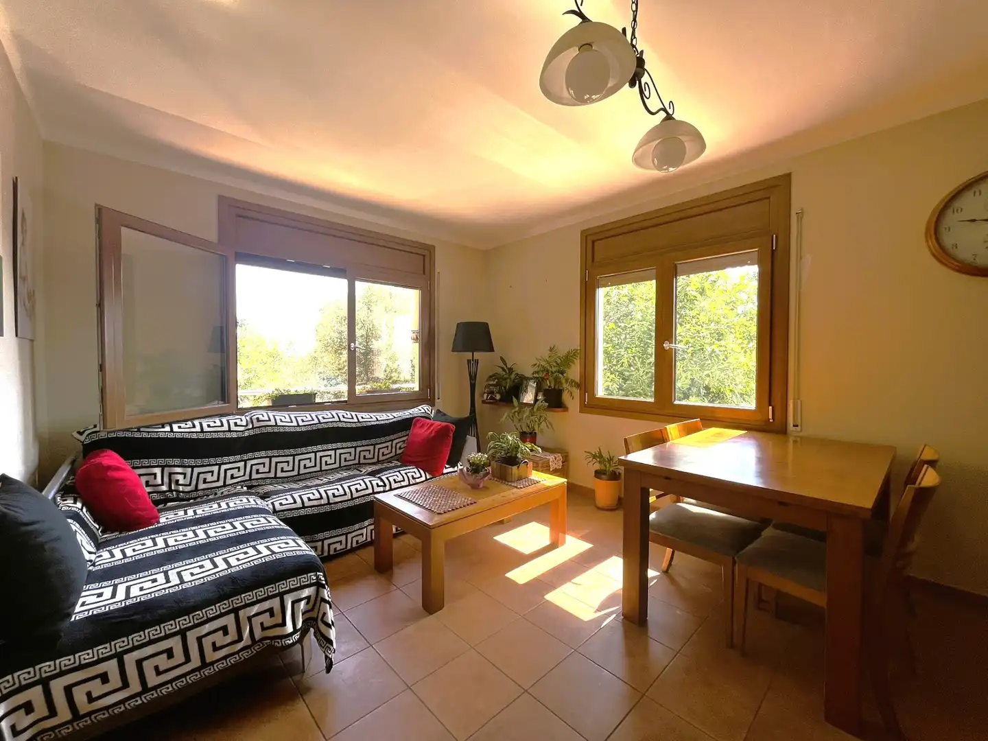Sala de estar de Casa o chalet en venta en Palau-solità i Plegamans con Aire acondicionado, Calefacción y Jardín privado