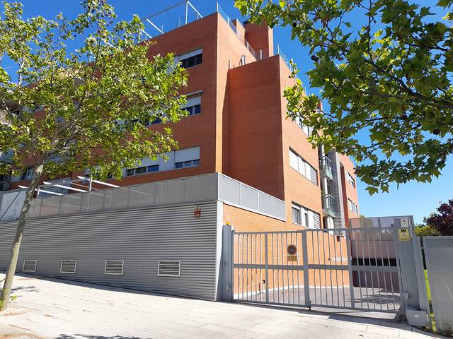 Garaje en Venta en Calle Cerro Domingo Vicente en Miramadrid