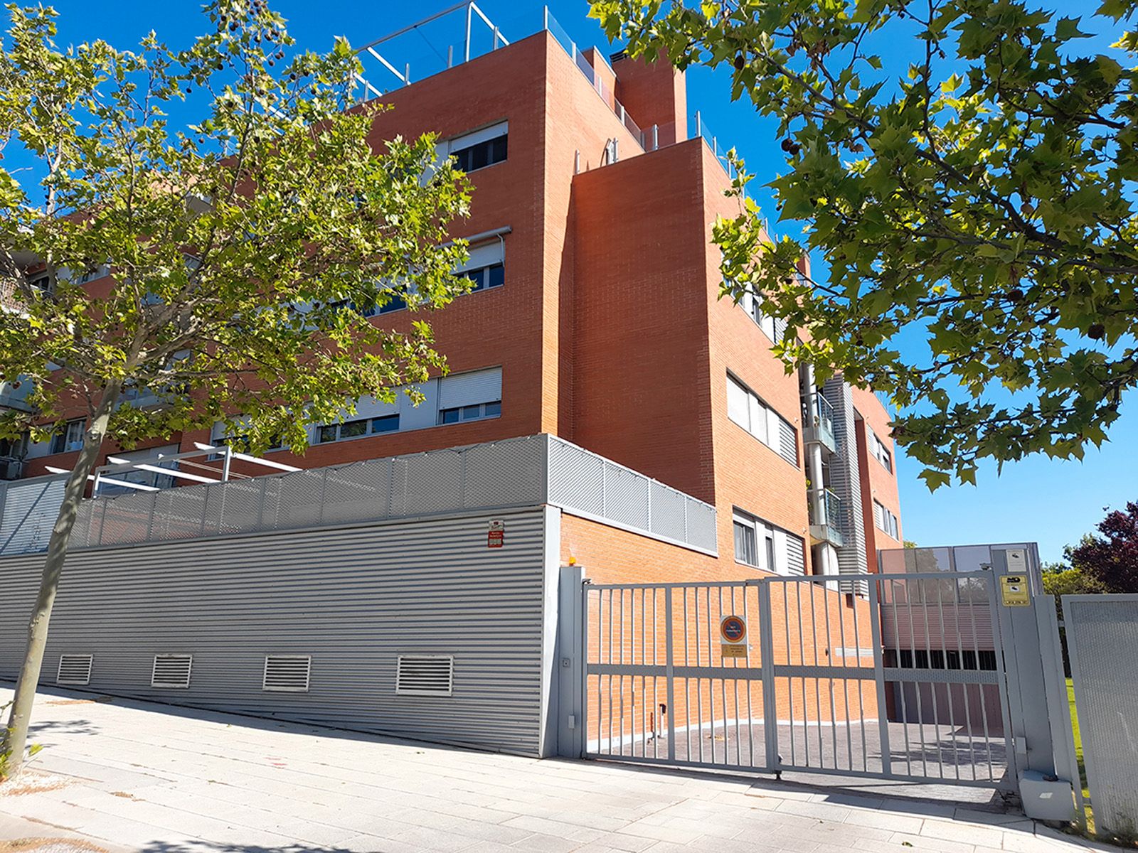 Vista exterior de Garatge en venda en Paracuellos de Jarama