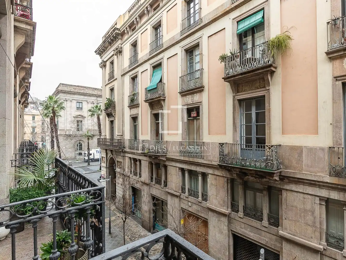 Außenansicht von Wohnung zum Verkauf in Barcelona mit Klimaanlage, Heizung und Möbliert