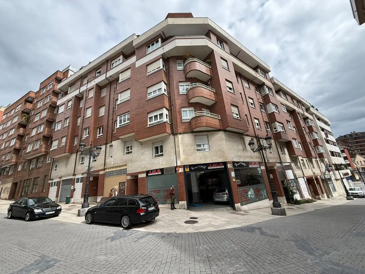 Vista exterior de Estudio en venta en Oviedo  con Calefacción, Trastero y Amueblado