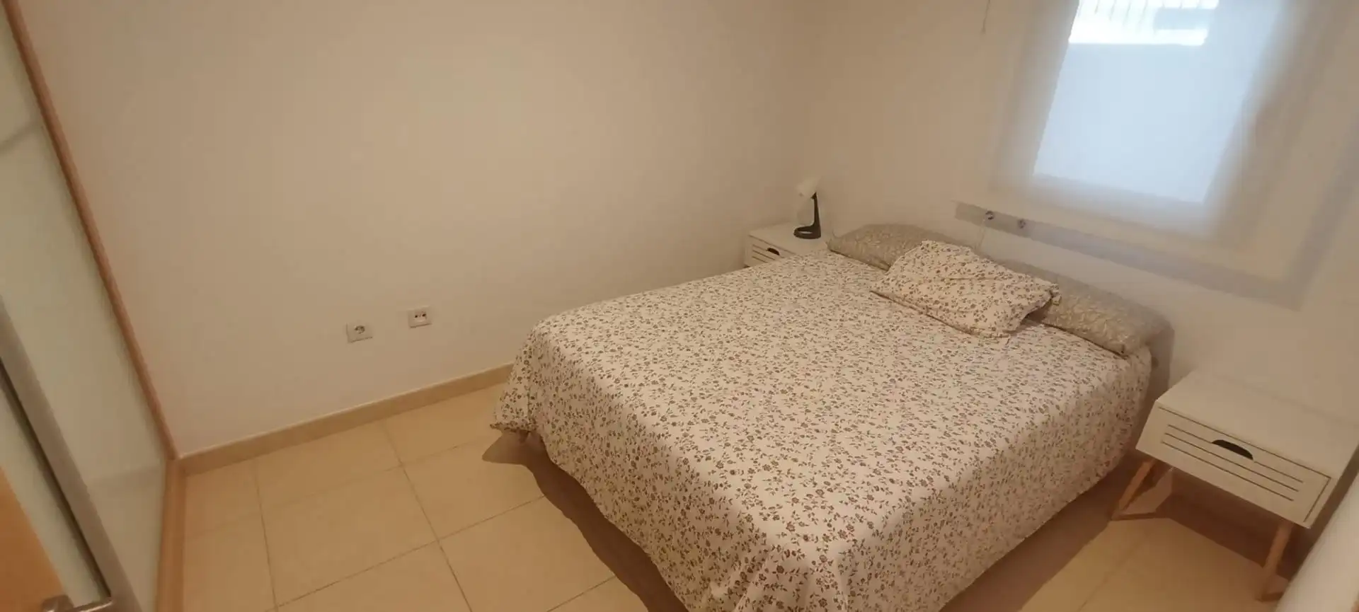Habitación de Apartamento de alquiler en Vinaròs con Aire acondicionado, Calefacción y Jardín privado
