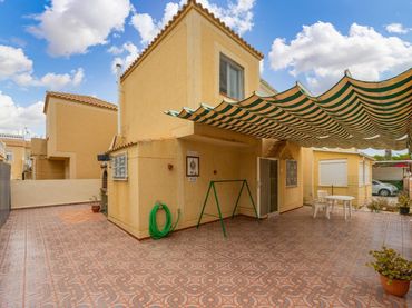Casa con piscina en venta en Calle Manuel Vera Espinosa