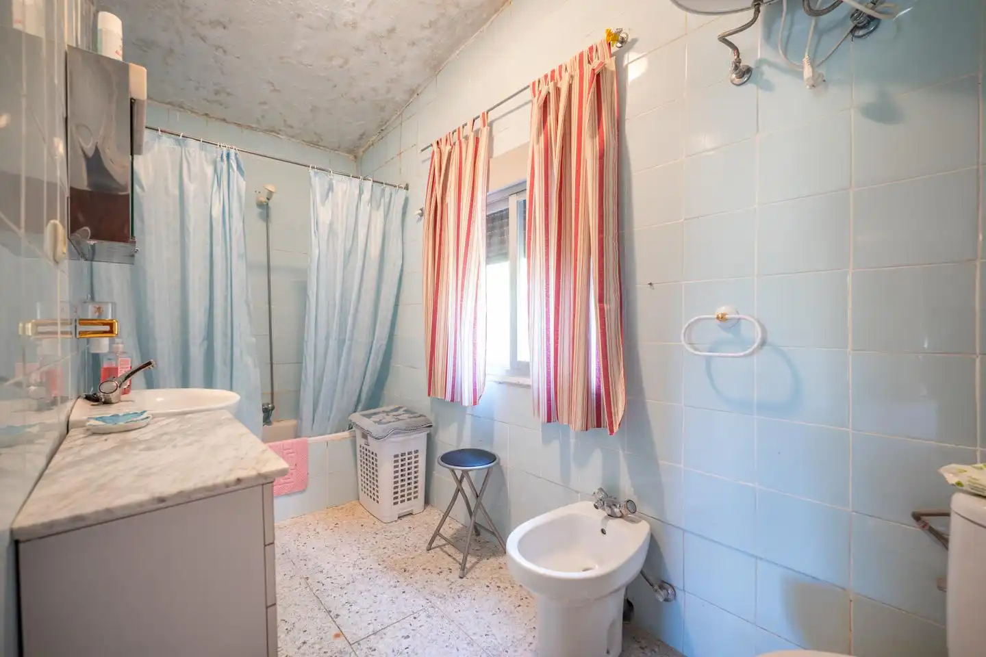 Bathroom of Country homes for sale in Gemuño  with Private garden, Terrace and Swimming Pool
