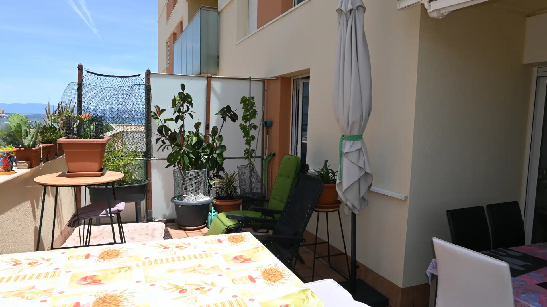 Terrasse von Wohnungen zum Verkauf in L'Escala mit Klimaanlage, Terrasse und Möbliert