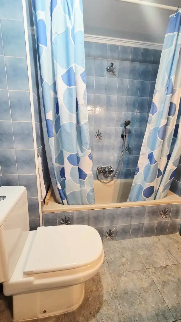 Badezimmer von Wohnung zum Verkauf in Benidorm mit Klimaanlage und Terrasse